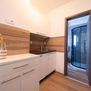 Cozy With Breakfast On Request 1 Apartman Pula