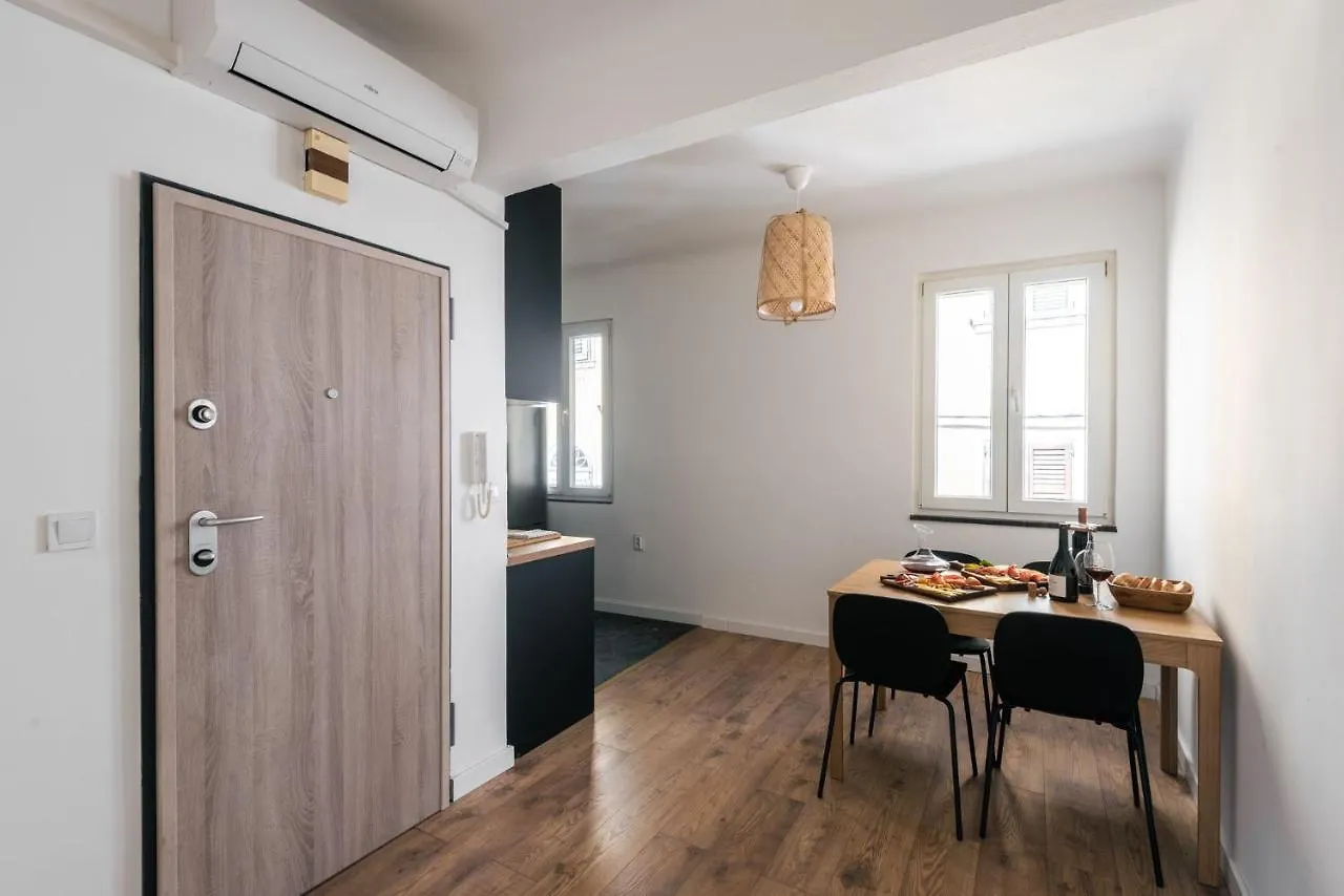 Pula City Apartment With Private Parking Free